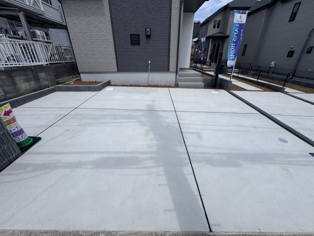 松戸市八ヶ崎7丁目新築戸建【八ヶ崎小学校:4分】の駐車場|A号棟駐車スペース・並列2台駐車可