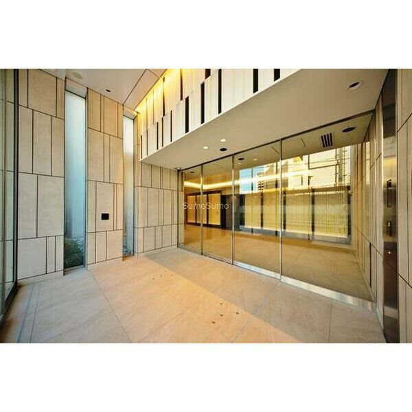 大阪市浪速区稲荷１丁目の賃貸マンションの外観