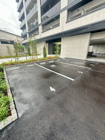 Alivis浪速東SoL TERRACEの駐車場