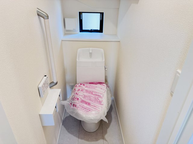 松戸市八ヶ崎7丁目新築戸建【八ヶ崎小学校:4分】のその他|温水洗浄暖房便座つきトイレ
