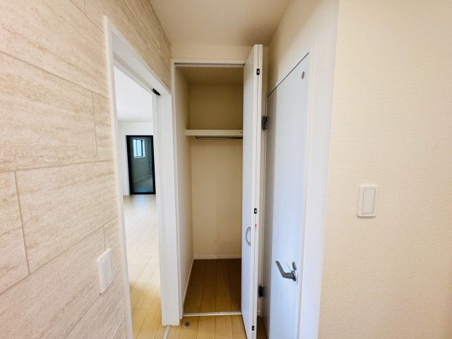 松戸市八ヶ崎7丁目新築戸建【八ヶ崎小学校:4分】の玄関|玄関ホール前・収納スペース