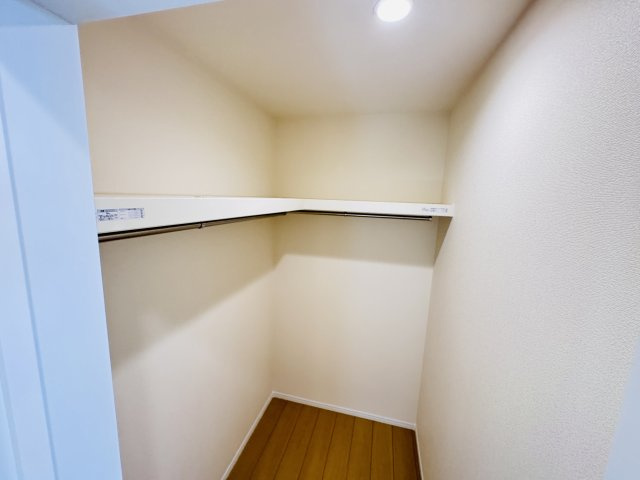 松戸市八ヶ崎7丁目新築戸建【八ヶ崎小学校:4分】の収納|2Fファミリークローゼット