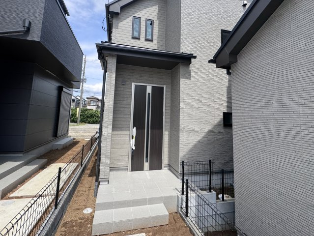 松戸市八ヶ崎7丁目新築戸建【八ヶ崎小学校:4分】のエントランス|エントランス・玄関ポーチ