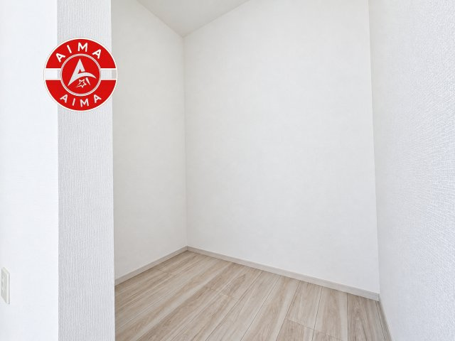古賀市今の庄１丁目第5-2棟（1号棟）　の収納|洋服や大きな荷物が多い方や人数の多いご家族などは、一般的なクローゼットよりもウォークインクローゼットのほうが使い勝手が良いです。