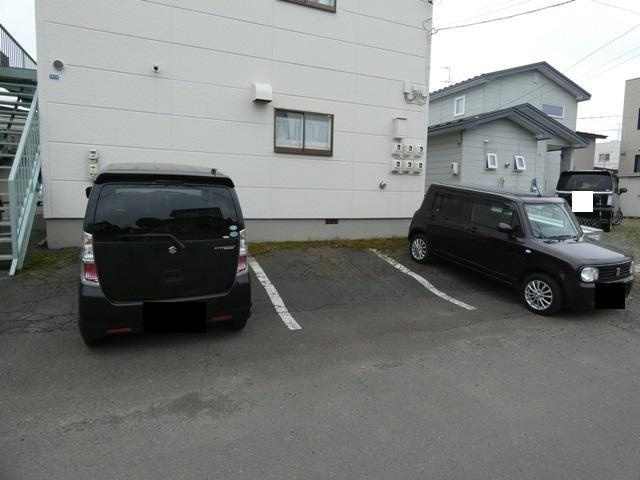 都マンション（鳥取北５－１４－１４）の駐車場