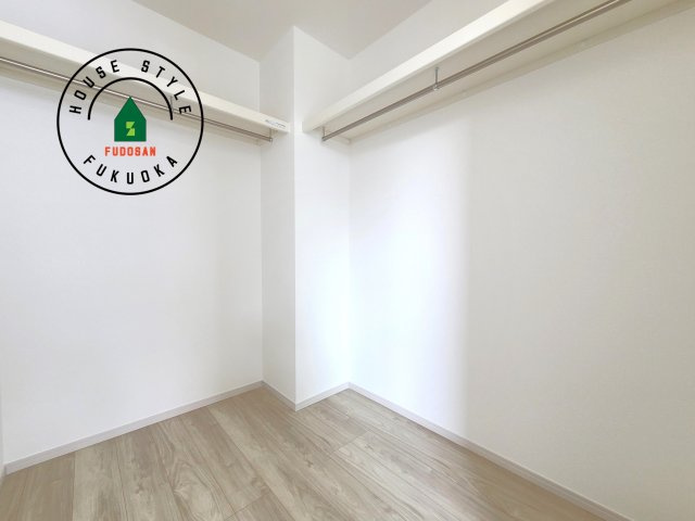 古賀市今の庄１丁目第5-2棟（2号棟）　の内観：施工例|洋服や大きな荷物が多い方や人数の多いご家族などは、一般的なクローゼットよりもウォークインクローゼットのほうが使い勝手が良いです。