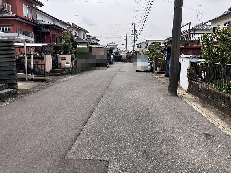 各務原市鵜沼朝日町５丁目の前面道路含む現地写真