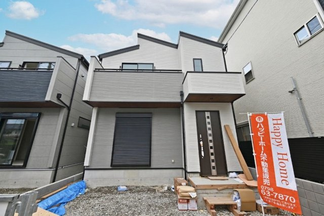 リーブルガーデン南ひばりガ丘3丁目新築一戸建て│2SLDK+並列駐車2台可の外観|阪急「山本」駅徒歩17分、並列駐車2台可の全2区画の物件です。現在建築中、詳しくはお気軽にお問い合わせください。