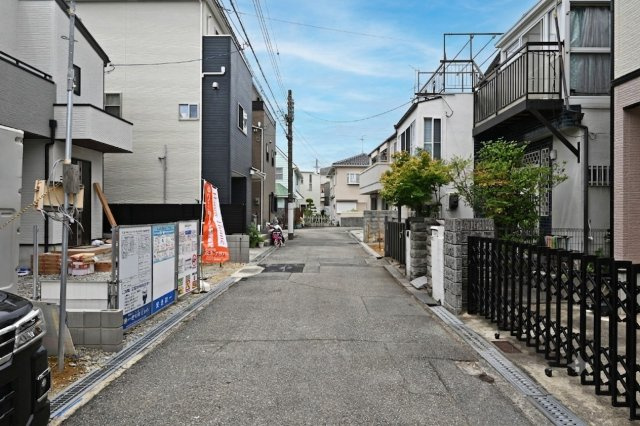 リーブルガーデン南ひばりガ丘3丁目新築一戸建て│2SLDK+並列駐車2台可の前面道路含む現地写真|北側前面道路　幅員約4.4ｍ
