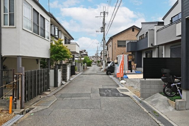 リーブルガーデン南ひばりガ丘3丁目新築一戸建て│2SLDK+並列駐車2台可の前面道路含む現地写真|北側前面道路　幅員約4.4ｍ