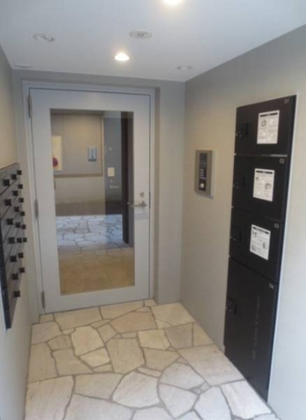LEGALAND西小山のエントランス