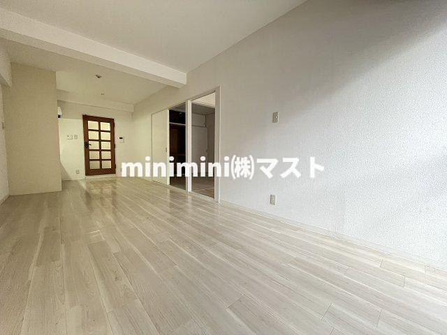 難波リーガルハウスの洋室