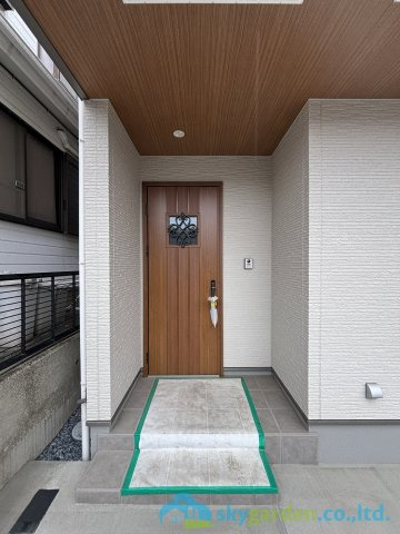 小田原市国府津　新築戸建　全1棟1号棟の玄関