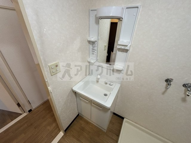 グランドール法善寺の独立洗面台