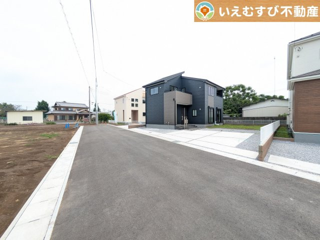 Livele Garden.S　大泉第14寄木戸の前面道路含む現地写真|充分な広さの前面道路
間口が広くお車の出し入れも問題なく行えるスペースが確保されています♪