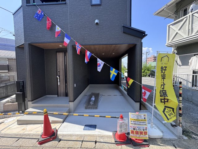 松戸市竹ヶ花新築戸建【北部小学校:10分】の駐車場|愛車に優しいビルトインガレージ