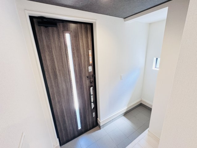 松戸市竹ヶ花新築戸建【北部小学校:10分】の玄関|玄関ホール・土間収納スペース