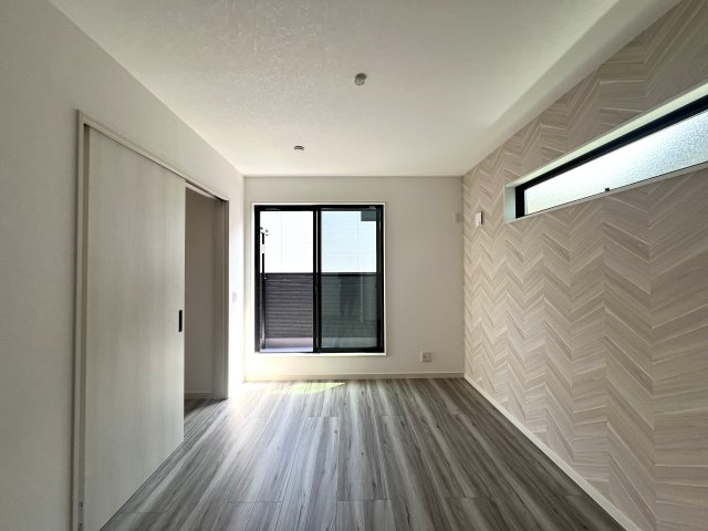 階段ロフトはどう使う？？秘密基地にもシアタールームとしてもGOOD！【港南区芹が谷4丁目新築戸建】の洋室|落ち着いた色調の洋室です