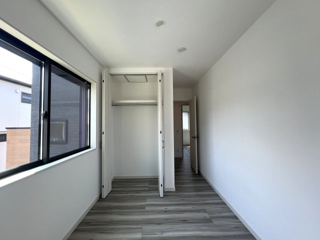 階段ロフトはどう使う？？秘密基地にもシアタールームとしてもGOOD！【港南区芹が谷4丁目新築戸建】の洋室|明るい洋室です