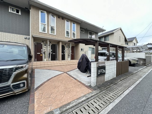 プロフーモ 一ツ橋のエントランス
