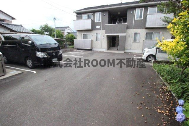 ヴェルデ　カーサの駐車場|カースペースがあります