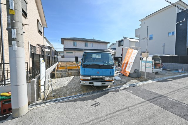 リーブルガーデン南ひばりガ丘3丁目新築一戸建て│3LDK+並列駐車2台可の外観|阪急「山本」駅徒歩17分、並列駐車2台可の全2区画の物件です。現在建築中、詳しくはお気軽にお問い合わせください。