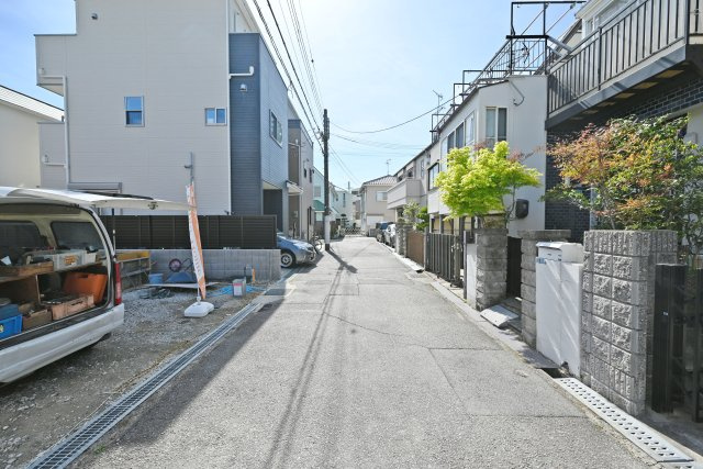 リーブルガーデン南ひばりガ丘3丁目新築一戸建て│3LDK+並列駐車2台可の前面道路含む現地写真|北側前面道路　幅員約4.4ｍ