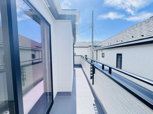 松戸市松戸新田新築戸建【寒風台小学校:10分】のバルコニー|南向きワイドバルコニー・日当たり良好♪