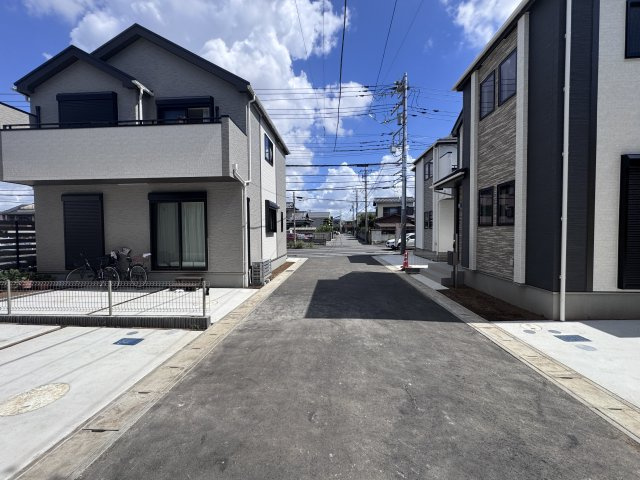 松戸市松戸新田新築戸建【寒風台小学校:10分】の前面道路含む現地写真|中央開発道路