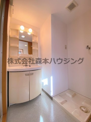 【洗面所】 | 　エスケーコーポラス | ゆったりとスペースのある洗面所
