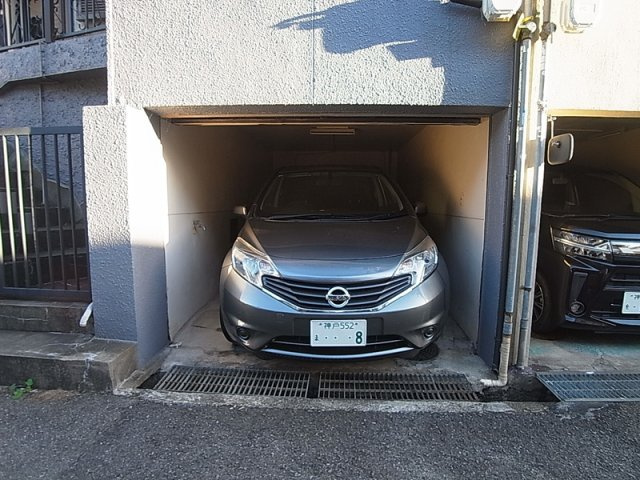 舞子坂4丁目戸建の駐車場