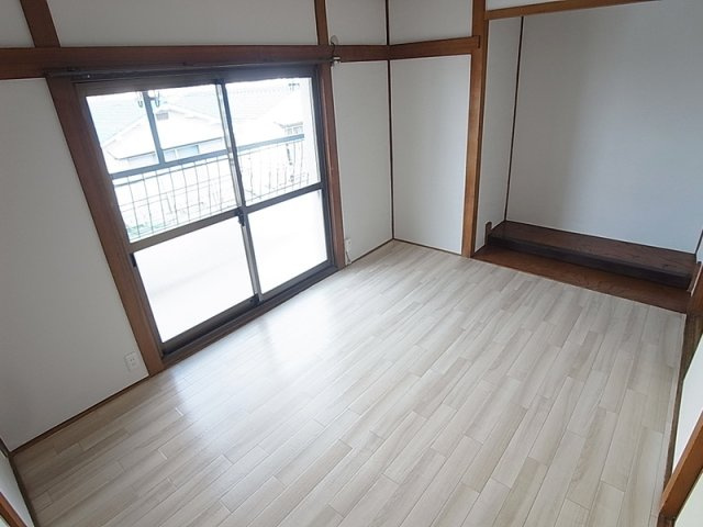舞子坂4丁目戸建の洋室