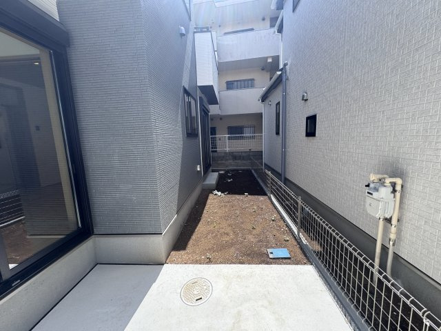 松戸市松戸新田新築戸建【寒風台小学校:10分】の庭|リビング前・南側庭スペース