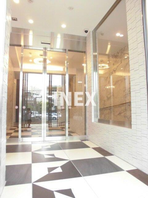 横浜市港南区上大岡東２丁目の賃貸マンションのエントランス