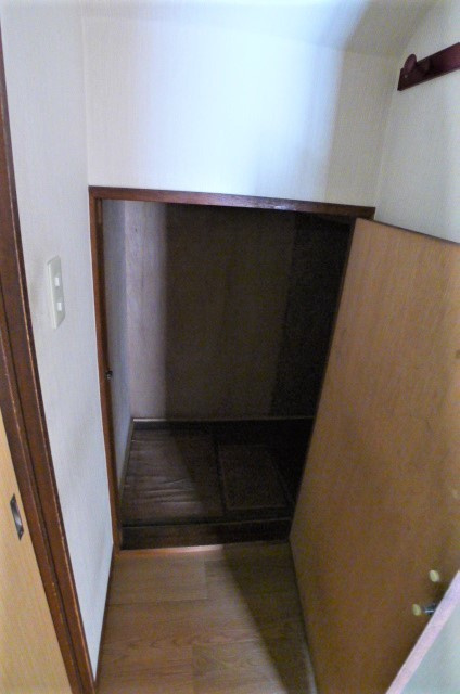 豊四季一戸建の収納|階段下収納