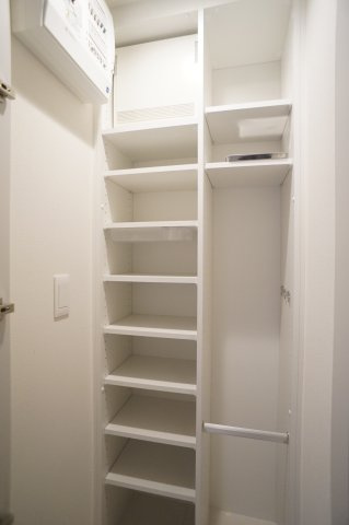 プライムメゾン亀戸の玄関|シューズクロークで荷物の収納も可能