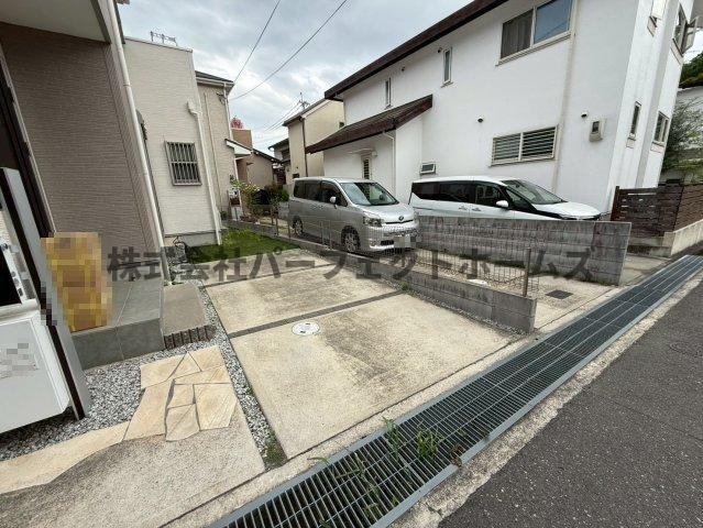 東香里園町戸建　賃貸の駐車場|駐車場があるので、車を買う予定の方も安心です