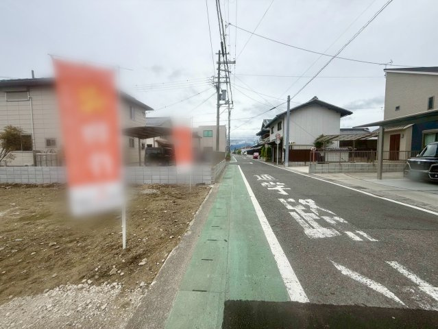 野洲市西河原1号地　建築条件無し売土地の前面道路含む現地写真