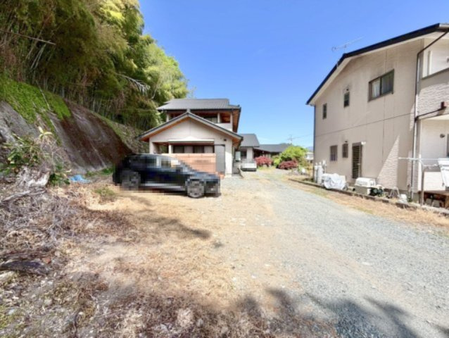 【中古戸建】みどり市大間々町桐原の外観|■外観｜外構や植栽の計画次第で自分好みにアレンジできる余白があり、住みながら楽しめる住まいです♪