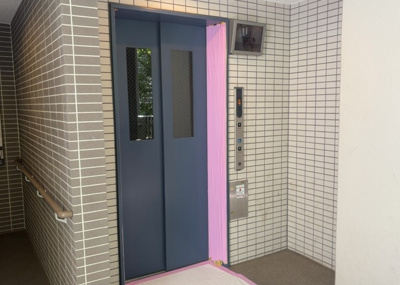 【その他共用部分】 | レクセルガーデン相模原 | 共有部分は、住民なら誰もが使える設備のこと。例えば駐車場やエレベーター、インターネット設備、セキュリティ設備などがあります。他にも、マンションの廊下・外部階段やエントランス・ゴミ置き場などがあります。