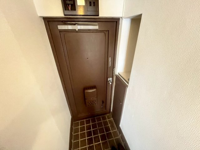 松戸市西馬橋１丁目の賃貸マンションの玄関