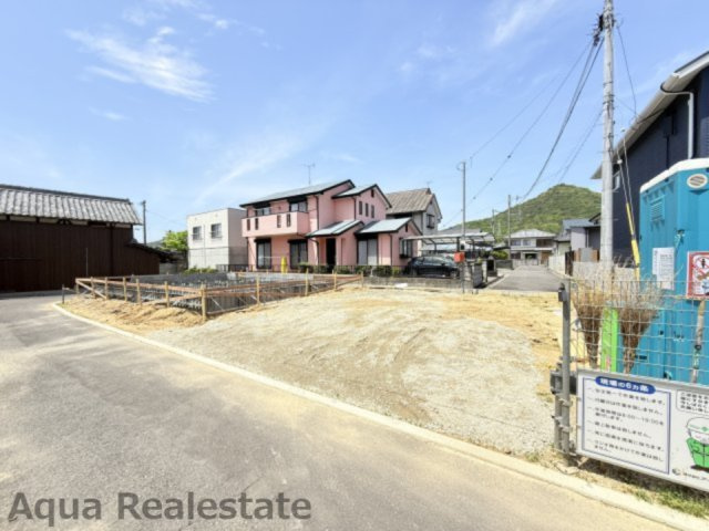 坂出市川津町の新築一戸建の前面道路含む現地写真|前面道路含む現地写真です