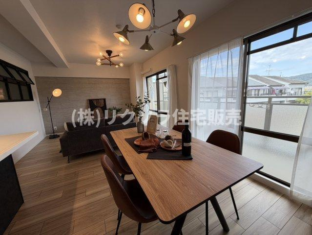 ライオンズマンション星田のダイニング|LDK15.9帖
■物件内覧・資金計画相談・住宅ローン相談、リフォーム相談、お問合せ受付中■
※当日・翌日のご内覧、ご相談はお電話でのお問合せがスムーズです！
