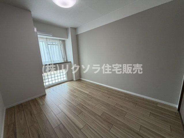 ライオンズマンション星田の洋室|洋室6.1帖
■物件内覧・資金計画相談・住宅ローン相談、リフォーム相談、お問合せ受付中■
※当日・翌日のご内覧、ご相談はお電話でのお問合せがスムーズです！