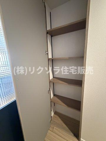 ライオンズマンション星田の収納|廊下収納　可動棚付き
■物件内覧・資金計画相談・住宅ローン相談、リフォーム相談、お問合せ受付中■
※当日・翌日のご内覧、ご相談はお電話でのお問合せがスムーズです！