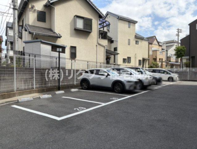 ライオンズマンション星田の駐車場|■物件内覧・資金計画相談・住宅ローン相談、リフォーム相談、お問合せ受付中■
※当日・翌日のご内覧、ご相談はお電話でのお問合せがスムーズです！
