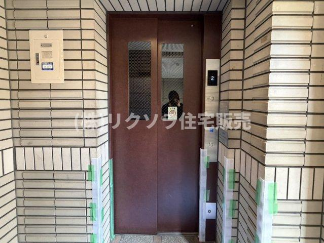 ライオンズマンション星田のその他共用部分|エレベーター1基
■物件内覧・資金計画相談・住宅ローン相談、リフォーム相談、お問合せ受付中■
※当日・翌日のご内覧、ご相談はお電話でのお問合せがスムーズです！