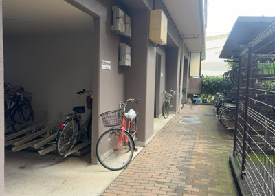 【駐輪場】 | モア・ステージ相模原・富士見 | マンションの駐輪場は、事前に空きがあるか確認を取ると安心です。せっかく入居したのに駐輪スペースがない！なんてことになったら大変ですよね。そこで、内見時や購入前にはまず事前に確認しておくと良いでしょう。