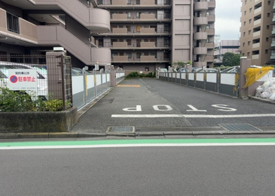 【駐車場】 | モア・ステージ相模原・富士見 | 駐車場と明記されていても、最小スペースでつくられた駐車場だと大型車は駐車できなかったり、出入りしにくくなったりする可能性があります。お車のサイズと購入したい物件の駐車場のサイズを現地で確認しましょう。