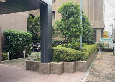 【庭】 | モア・ステージ相模原・富士見 | 物件によっては、入居者が個人的に使用できる専用庭がついているものもあります。また、住宅の中にある土間の部分を庭と呼ぶこともあります。庭の用途は住む人によって変わり、それによってデザインもさまざまです。